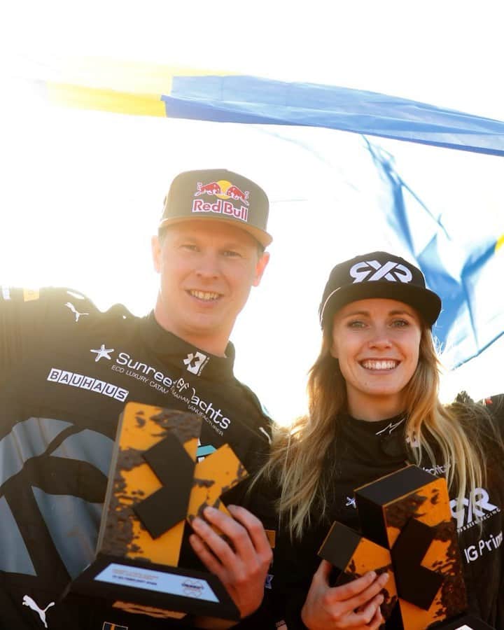ニコ・ロズベルグのインスタグラム：「Your Desert X Prix Champions! 🏆 Non stop adrenalin, legendary competition and some of the finest racing we’ve seen. A huge congratulations to our drivers @kristofferssonjohan & @mikaelaakottulinsky for bringing it home. What an incredible start to season 2 of @extremeelive 👏🏻 #rxr #drivenbypurpose」