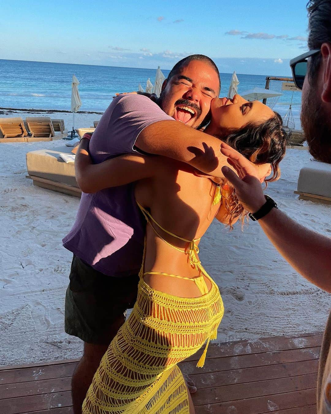 ホープ・ビールさんのインスタグラム写真 - (ホープ・ビールInstagram)「Birthday and Super Bowl….. thank goodness the Rams won🤑 . The perfect place to watch it on the beach @rosanegrabeach_tulum  . The perfect outfit @andi_bagus  . #superbowl #tulum #beach #andibagus」2月21日 1時38分 - hopebeel