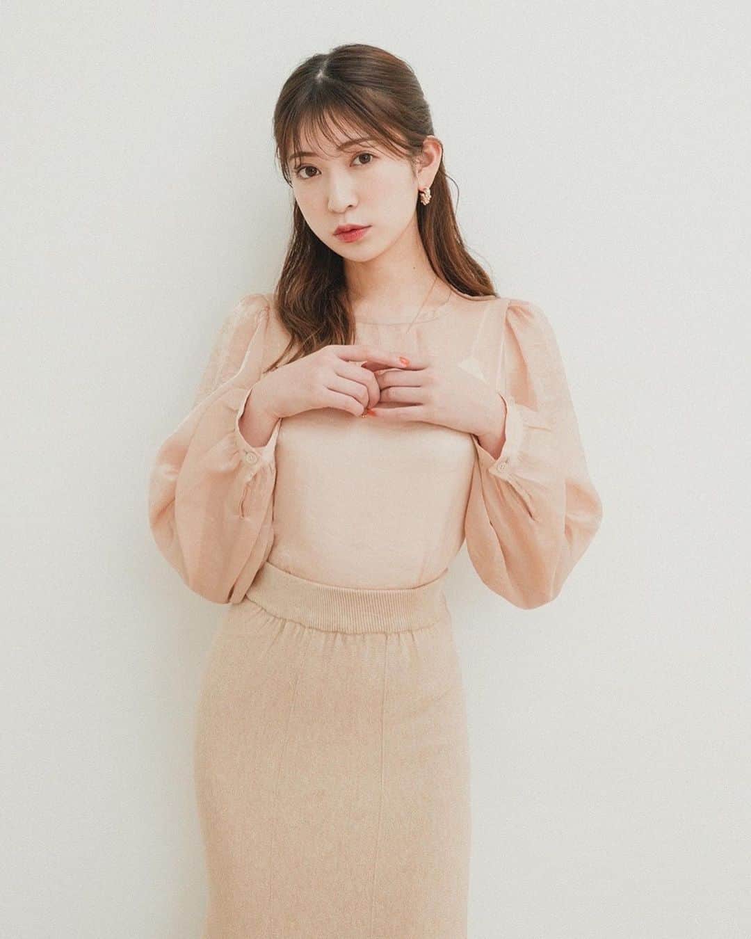 吉田朱里さんのインスタグラム写真 - (吉田朱里Instagram)「ディレクターとして、TOKYO GIRLS MARKET内にセレクトショップをオープンしました！👗  私の好きな洋服をセレクトしているのでぜひ見てみてね♡  オープンイベントとして、2/24(木)17時まで、10％OFFクーポンも発行されます🎫！  #tokyogirlsmarket #tgm  #tokyogirlsmarket #なりたいわたしがここにある  @tokyogirlsmarket_official」2月21日 17時57分 - _yoshida_akari