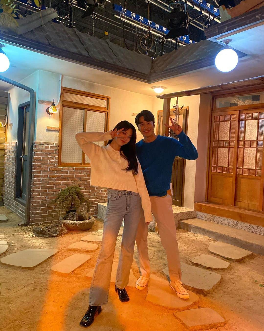 のインスタグラム：「빵집오빠랑🍞 #두번째남편 조금만 기다려주세요💕」