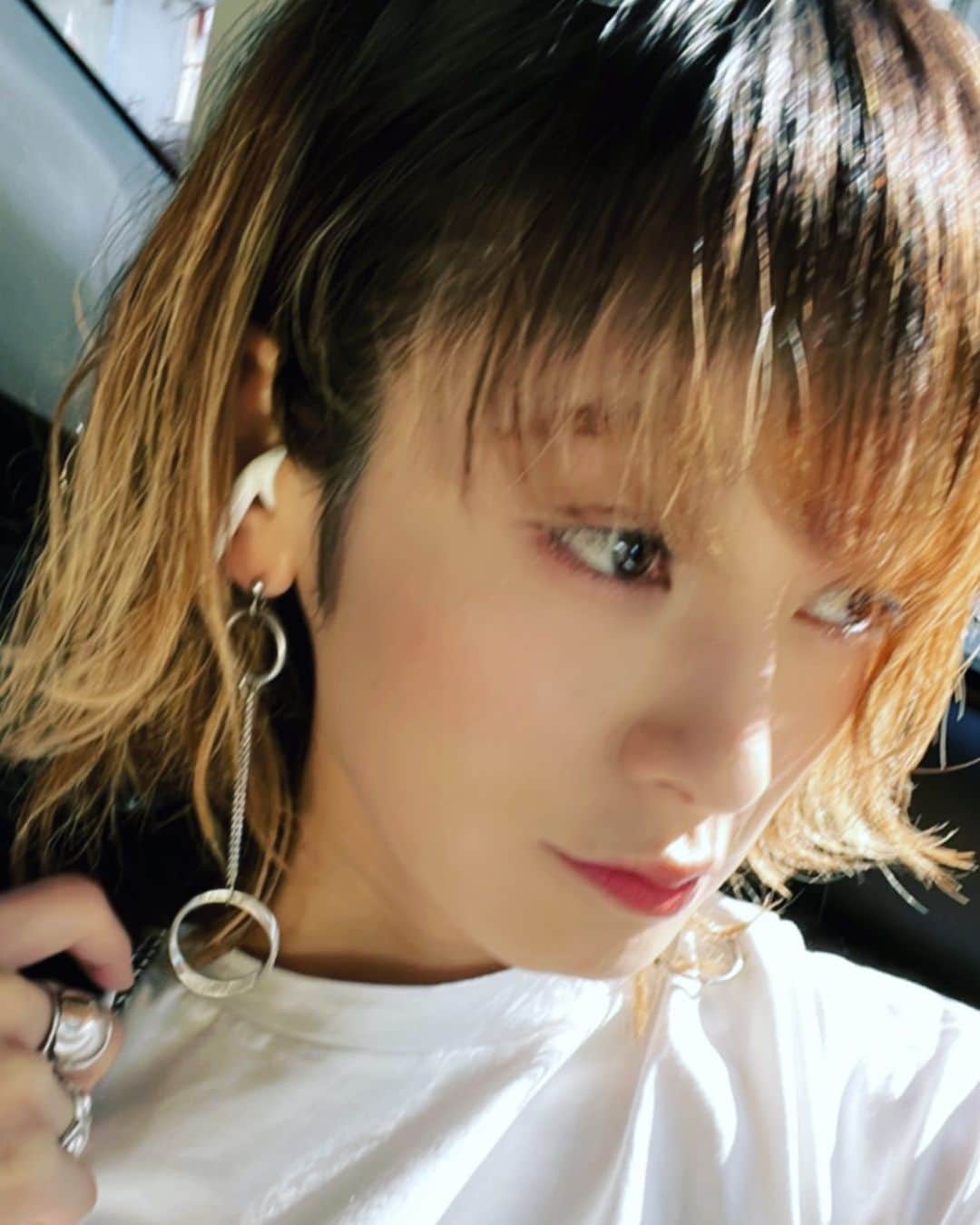 西山茉希さんのインスタグラム写真 - (西山茉希Instagram)「ご無沙汰してました前髪さん。  本日からしばらく、 宜しくお願いします。  #髪アソビ #前髪参上 #傷髪毛先処理便乗」2月21日 9時52分 - maki.nshiyama50
