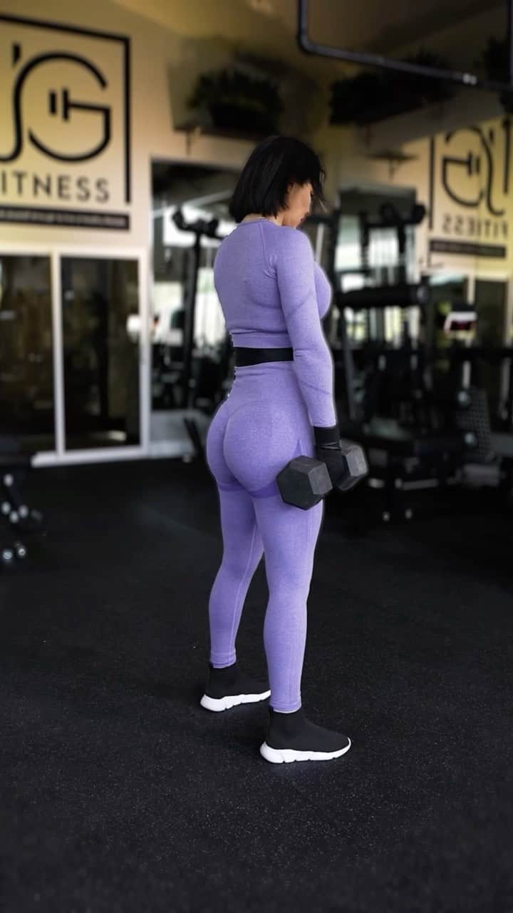 Julia Gilasのインスタグラム：「🍑💪🏻 Don’t skip the leg day!」