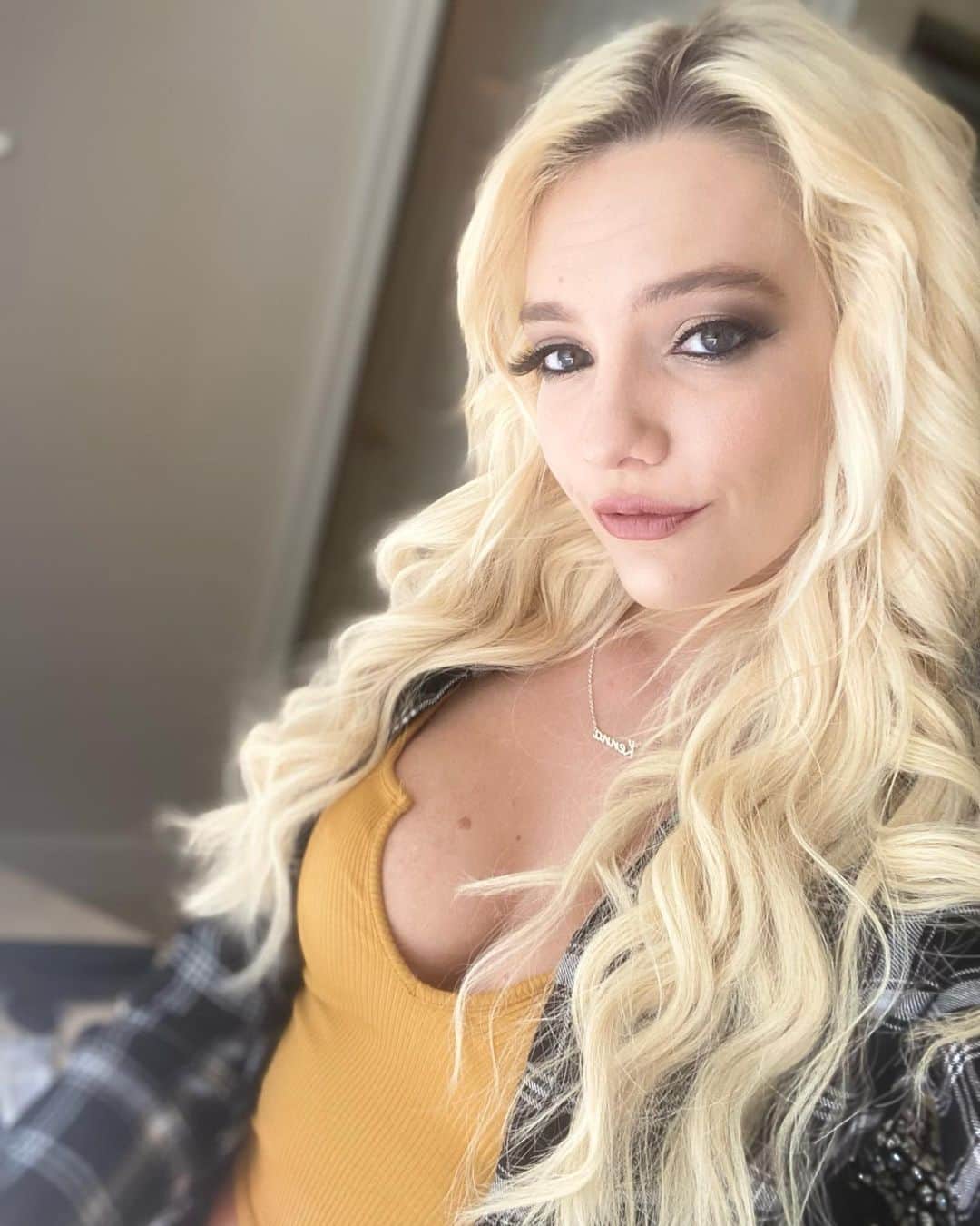ケナ・ジェームスのインスタグラム：「Can’t think of a good caption tonight so I’ll just say I love you ❤️」