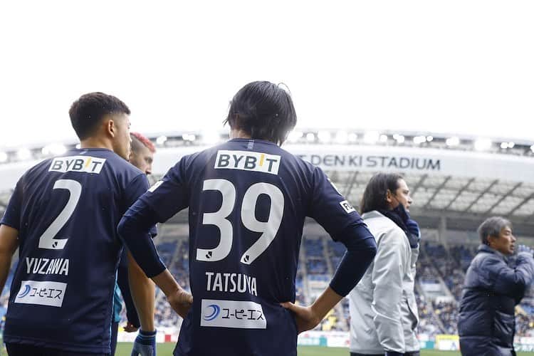 田中達也さんのインスタグラム写真 - (田中達也Instagram)「久しぶりのベススタ。 ホームスタジアムとしてのベススタは最高でした。  このエンブレムを背負ってこのスタジアムで勝ちたいという思いがさらに強くなりました！ また良い準備して頑張ります！！  #アビスパ福岡 #ベスト電器スタジアム #博多の森  ちなみに自分が思っている以上にJUMPでの入場はテンション上がりました🙌  #mizunofootball」2月21日 13時22分 - tatsuya__tanaka