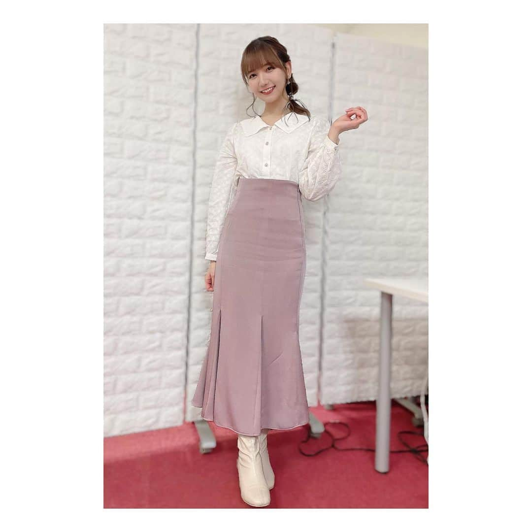 和氣あず未のインスタグラム：「昨日のイベント🌸 * * * 華やかな感じにしたよ〜〜！ tops➡︎apres jour skirt➡︎snidel shoes➡︎GRL * * snidelのスカートめちゃめちゃかわいい。 長時間座っててシワシワだけど気にしないでﾈ!」