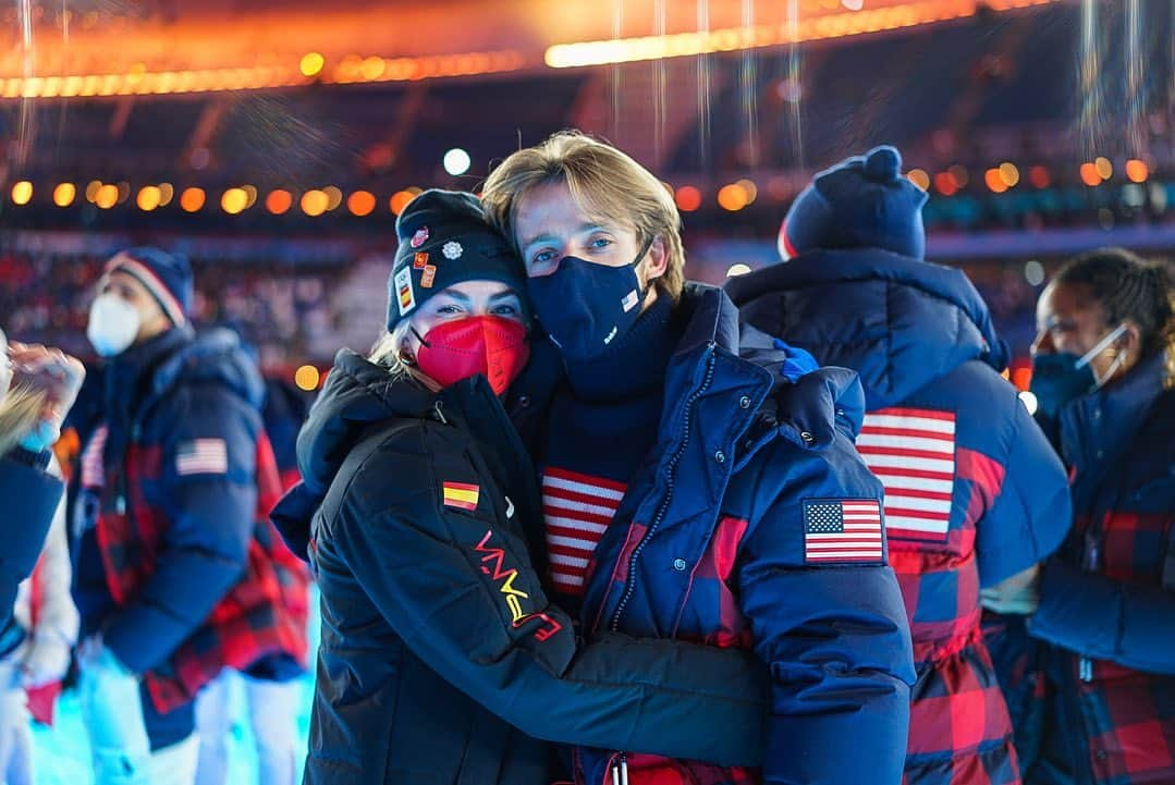 ジャン＝リュック・ベイカーさんのインスタグラム写真 - (ジャン＝リュック・ベイカーInstagram)「These are my people ❤️  📸: @evan_bates   #teamusa #friendship #closingceremony #usfigureskating #icedance #jeanlucbaker  #iceskating #icedancer #iceskate #dance #dancer #icedanceacademyofmontreal #iam #beijing2022 #roadtobeijing #teamusa」2月22日 2時45分 - jeanlucbaker