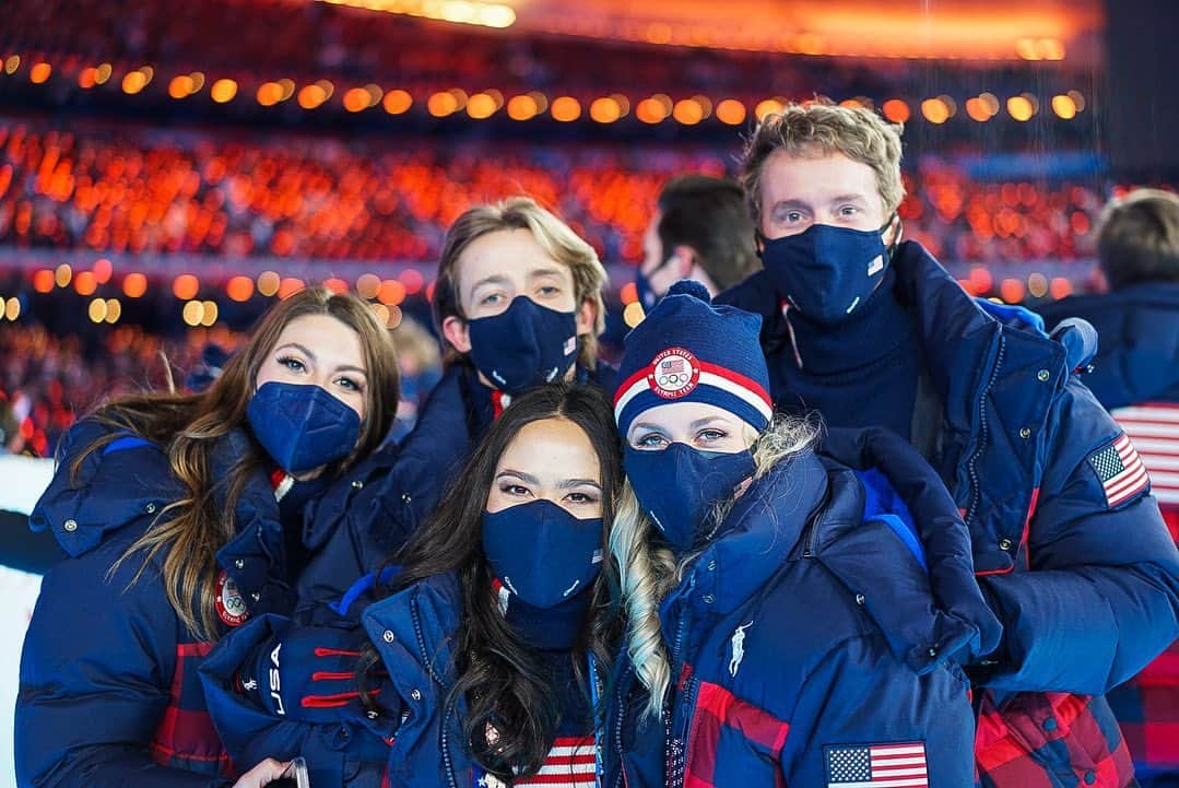 ジャン＝リュック・ベイカーさんのインスタグラム写真 - (ジャン＝リュック・ベイカーInstagram)「These are my people ❤️  📸: @evan_bates   #teamusa #friendship #closingceremony #usfigureskating #icedance #jeanlucbaker  #iceskating #icedancer #iceskate #dance #dancer #icedanceacademyofmontreal #iam #beijing2022 #roadtobeijing #teamusa」2月22日 2時45分 - jeanlucbaker