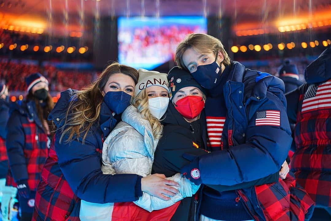 ジャン＝リュック・ベイカーさんのインスタグラム写真 - (ジャン＝リュック・ベイカーInstagram)「These are my people ❤️  📸: @evan_bates   #teamusa #friendship #closingceremony #usfigureskating #icedance #jeanlucbaker  #iceskating #icedancer #iceskate #dance #dancer #icedanceacademyofmontreal #iam #beijing2022 #roadtobeijing #teamusa」2月22日 2時45分 - jeanlucbaker