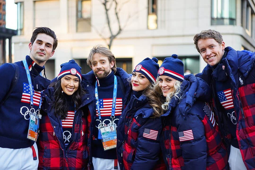 ジャン＝リュック・ベイカーさんのインスタグラム写真 - (ジャン＝リュック・ベイカーInstagram)「These are my people ❤️  📸: @evan_bates   #teamusa #friendship #closingceremony #usfigureskating #icedance #jeanlucbaker  #iceskating #icedancer #iceskate #dance #dancer #icedanceacademyofmontreal #iam #beijing2022 #roadtobeijing #teamusa」2月22日 2時45分 - jeanlucbaker