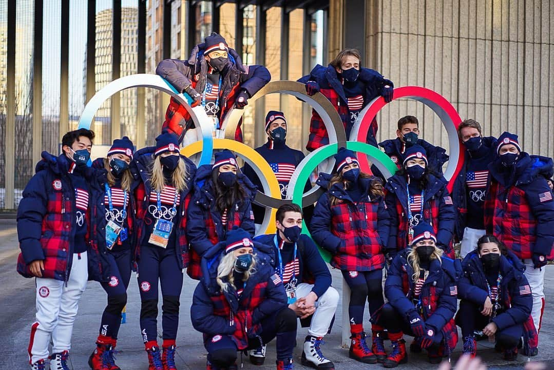 ジャン＝リュック・ベイカーさんのインスタグラム写真 - (ジャン＝リュック・ベイカーInstagram)「These are my people ❤️  📸: @evan_bates   #teamusa #friendship #closingceremony #usfigureskating #icedance #jeanlucbaker  #iceskating #icedancer #iceskate #dance #dancer #icedanceacademyofmontreal #iam #beijing2022 #roadtobeijing #teamusa」2月22日 2時45分 - jeanlucbaker