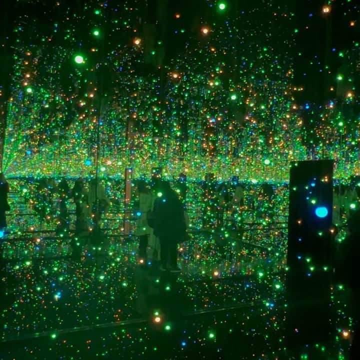 マーカスルプファーのインスタグラム：「ENDLESS REFLECTIONS   #tatemodern #kusama #infinityroom」