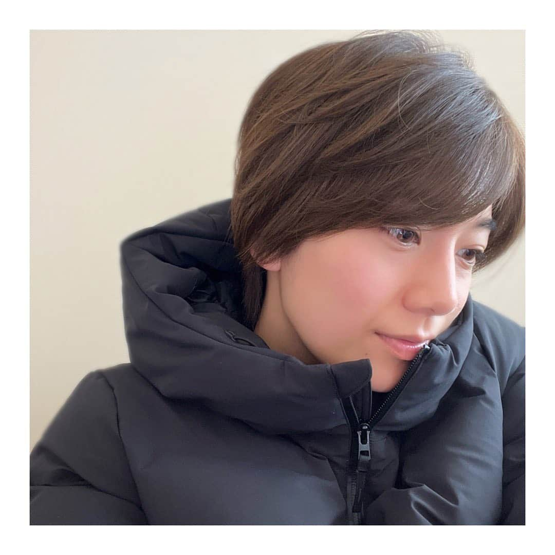 佐藤美希のインスタグラム：「寒さと乾燥でずっと頬が赤い。 メイクしないで髪もブローだけだと、メンズ感が増すね🤭 ⁡ #体調管理にお気をつけて #まつ毛ケア再開するか #保湿保湿保湿」