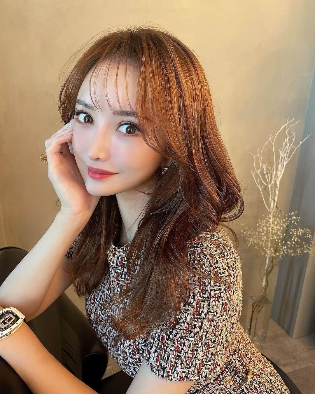 のインスタグラム：「🐣✨ . 前にインスタライブで話してた ヒアルロン酸の話覚えてますか💡 上手い先生がいるって言ってたでしょ？ 私はいつも @r_beauty.clinic の りさこ先生 @dr.risakotomita にお願いしてるの🥰 . 本当にセンスがいいから こんな感じでって伝えると大満足の形にしてくれる✨ いつもありがとうございます❣️ . 名古屋にも新しくオープンしたみたいなので近場の方は是非🏥 . . #rbeautyclinic」