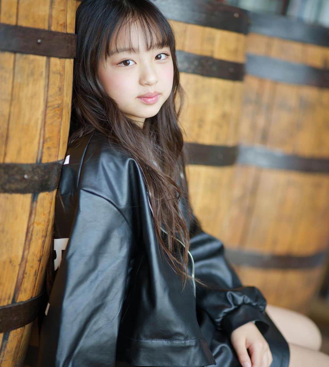 喜島結乃さんのインスタグラム写真 - (喜島結乃Instagram)「♡yuno♡ ㅤㅤㅤㅤㅤㅤㅤㅤㅤㅤㅤㅤㅤ ブラックコーデが最近大好き❤ 春はもっと明るい色着たいなぁ❤️  @anapgirl_official  ライダースジャケット/トップス/スカート  ㅤㅤㅤㅤㅤㅤㅤㅤㅤㅤㅤㅤㅤ ㅤㅤㅤㅤㅤㅤㅤㅤㅤㅤㅤㅤㅤ #スタマガフィール  #喜島結乃  #js2 #2年生 #8歳 #キッズモデル #撮影 #女の子  #ライダース #女の子コーデ  #anapgirl #アナップ #アナップガール」2月21日 18時50分 - yuno_0421