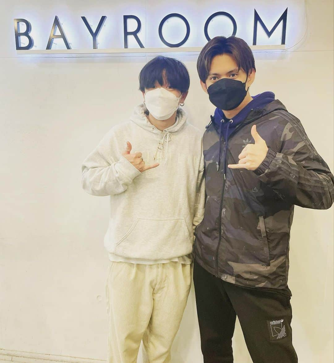 伊崎右典のインスタグラム：「THANKS野村っち！ たまたま一緒やった央登と担当ヨッシー！  #honey #bayroom横浜」