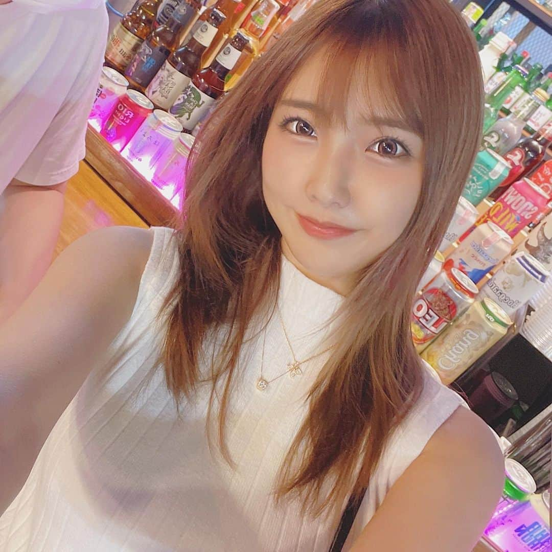 みまるさんのインスタグラム写真 - (みまるInstagram)「YouTube動画アップしました🌟 編集は全て私がしてるので YouTubeも観てくれると嬉しいです！！！ チャンネル登録してくれたらかなり喜びます😆😆😆 GOODボタン押してくれた人にはきっと幸せが訪れます🌹✨✨  プロフィール欄のリンクから飛べます👍 是非みまるチャンネルもよろしくお願いします🌼🌼🌼  #みまる #干物女 #タイ #🇹🇭 #海外移住 #バンコク #バンコク生活 #bangkok #bkk #thailand #thai #海外 #海外生活  #海外旅行  #ナチュラルライフ #自由人 #酒好き #tiktoker #youtuber #mimaru #干物妹みまる#バンコク情報 #みまるチャンネル #joddfairs #ナイトマーケット #ジョッドフェアーズ」2月21日 20時24分 - mimaru_dayo