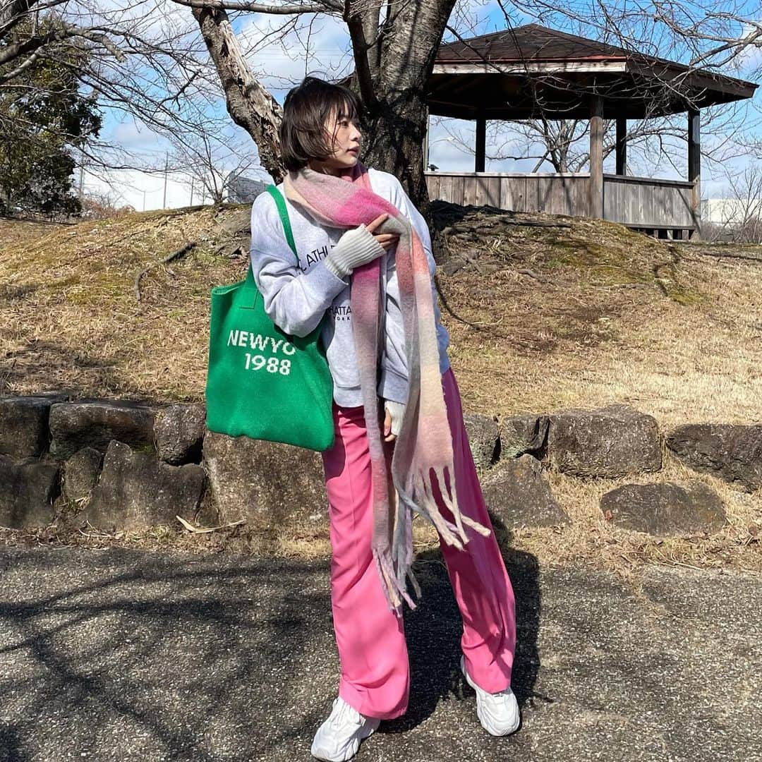 よしかわはるなのインスタグラム：「. . GUのこのパンツ優勝❕❕  めちゃくちゃハイウエストだから今度それを活かしたコーデしよーっと💖  #コーデ #ootd #gu #スラックス #ピンク」