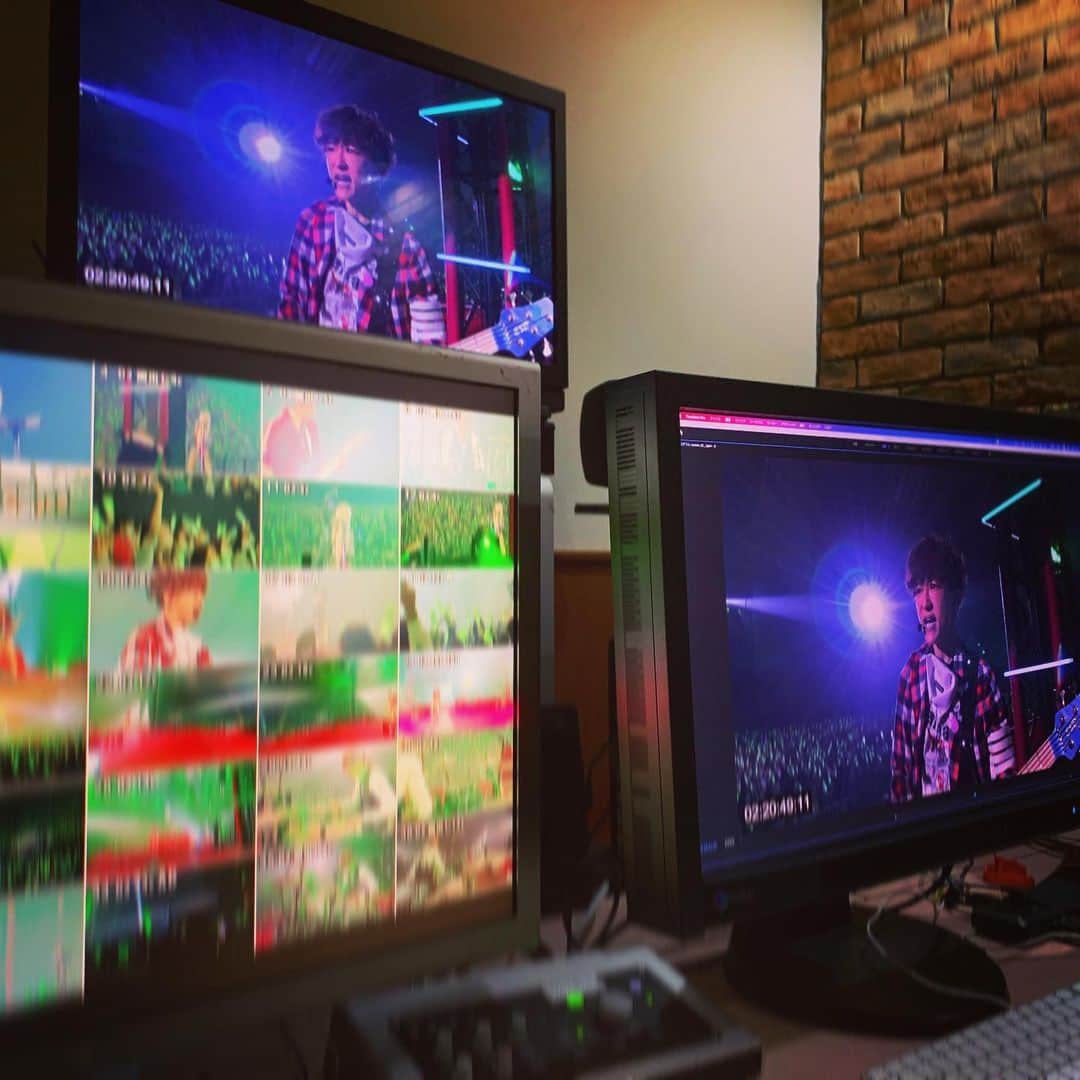 tetsuyaのインスタグラム：「今日はツアーファイナルの代々木公演の編集作業でした！  #LArcenCiel #tetsuya」