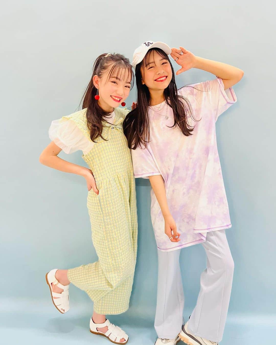 ニコ☆プチのインスタグラム：「🌼💙☁️  全身😝🧡💛  #有坂心花 #星乃あんな #🐈🐶」