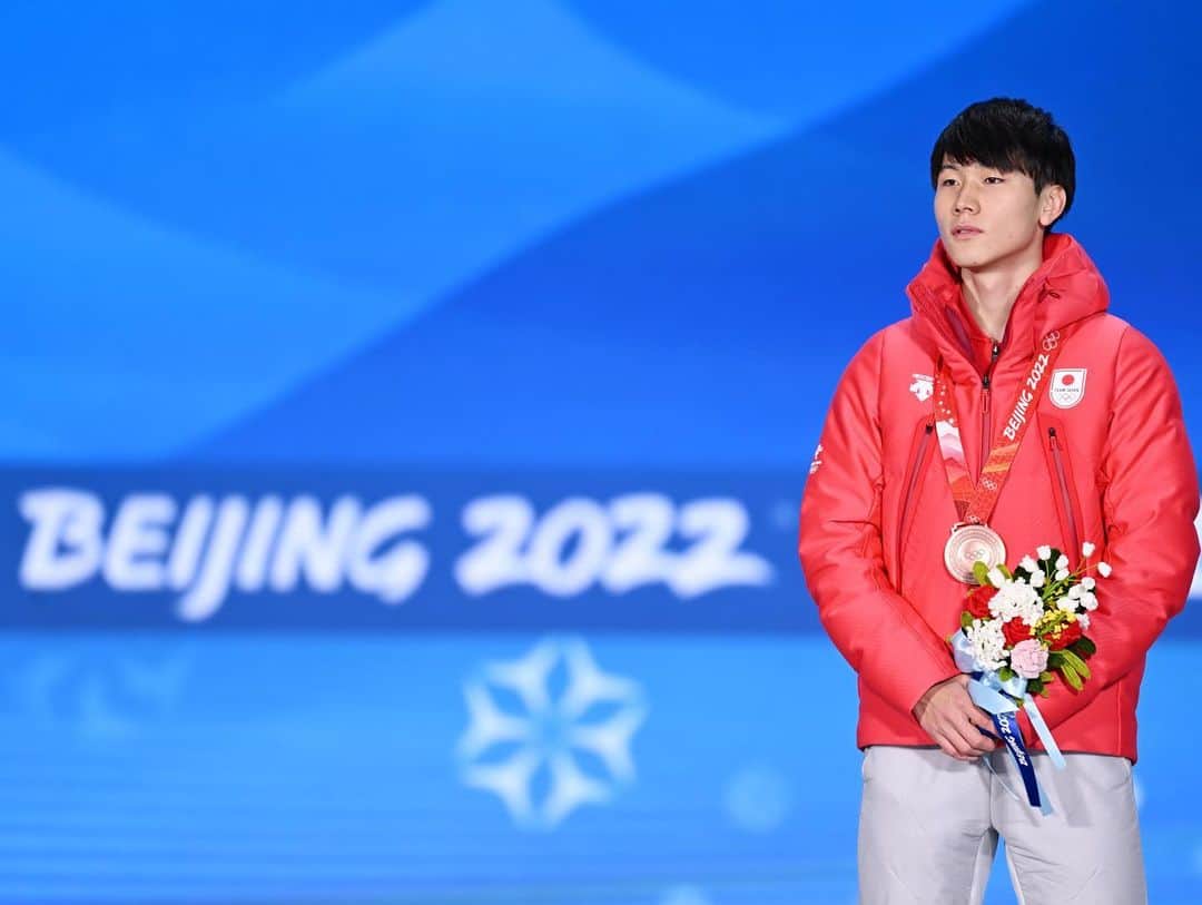 森重航のインスタグラム：「･ 北京オリンピック．  500m銅メダル🥉、1000m16位 という結果でおえました。  色々感じられた大会でした！もう1つの投稿で思うこと載せたいです☁  応援ありがとうございました！  #teamjapan🇯🇵  #beijing2022  #aflosport 📷 #olympics  #speedskating」