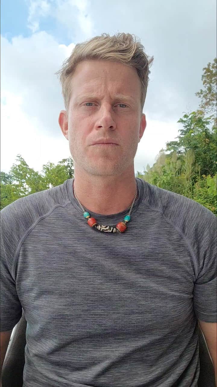 Cory Richardsのインスタグラム：「Welcome back to #mentalhealthmondays in partnership with @rhone. This weeks topic of Self Talk is perhaps one of the most important we’ve covered. For so many, it is a subconscious struggle that is easily overlooked. But what we say to ourselves matters. As mentioned in the video, some resources that I’ve found very helpful are Chatter by Ethan Kross, You are the Placebo by Joe Dispenza, and Atomic Habits by James Clear.   For more general mental health needs/inquiries, our partners at @mentalhealthamerica have great resources.   As always, thanks for watching and submitting so many great questions. Please share these posts with all those whom you think might benefit. Healthier brains and hearts leads to a healthier world.   With Gratitude.」