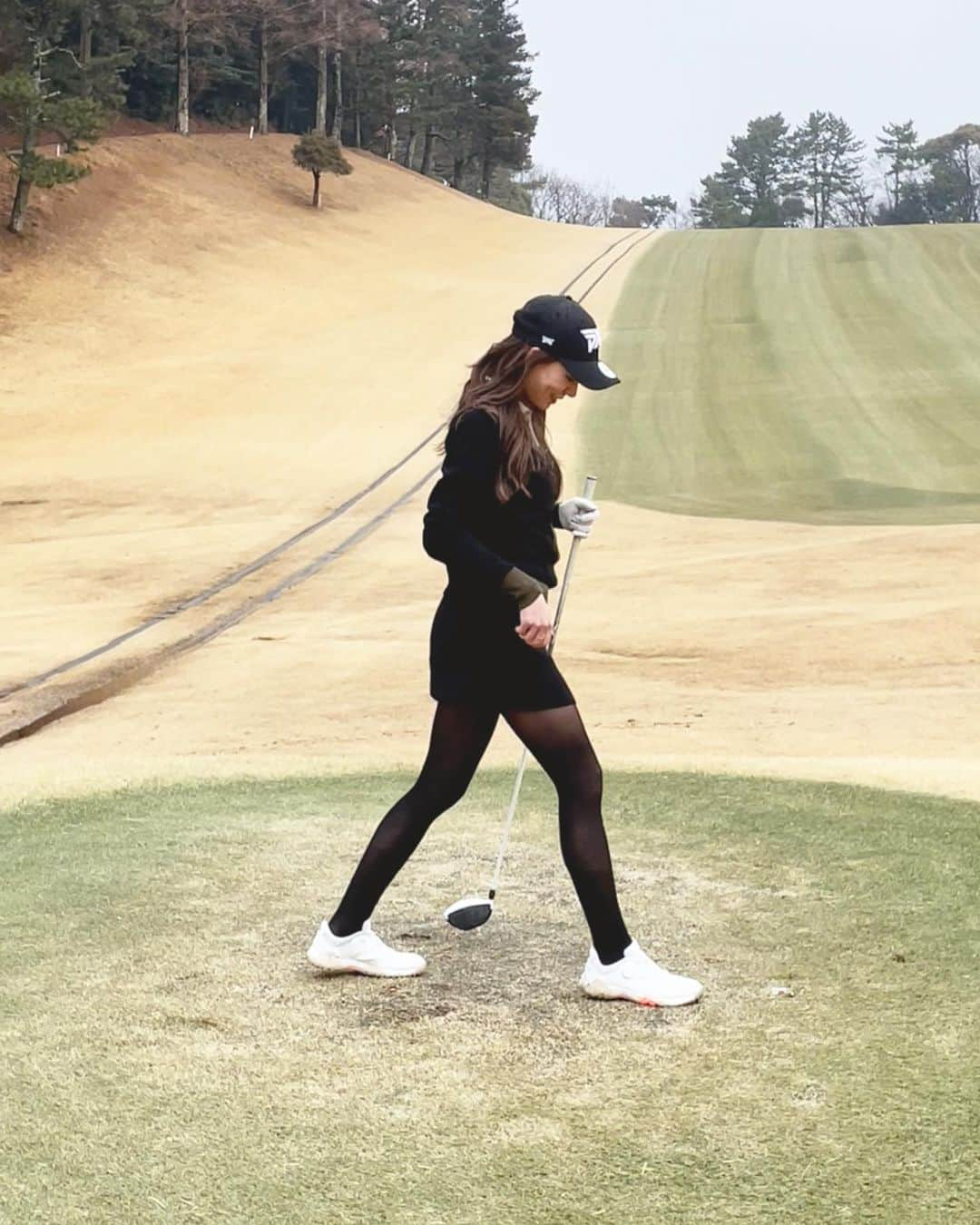 英里子さんのインスタグラム写真 - (英里子Instagram)「🏌️‍♀️⛳️  3枚目の動画はへなちょこショットを音声で誤魔化そうとしたら、バレバレだった件ね😗笑  #pxg #pxgapparel #修善寺カントリークラブ #ゴルフウェア #ゴルフコーデ」2月21日 22時35分 - ellie__erico