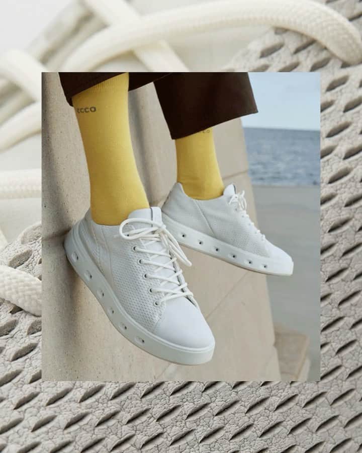 エコーのインスタグラム：「Whether you’re going on a city stroll or beach walk, ECCO STREET 720 is your go-to travel companion. Fuelled with GORE-TEX technology to withstand all sorts of weather.  Where will your next adventure take you?  #MovesLikeYou」