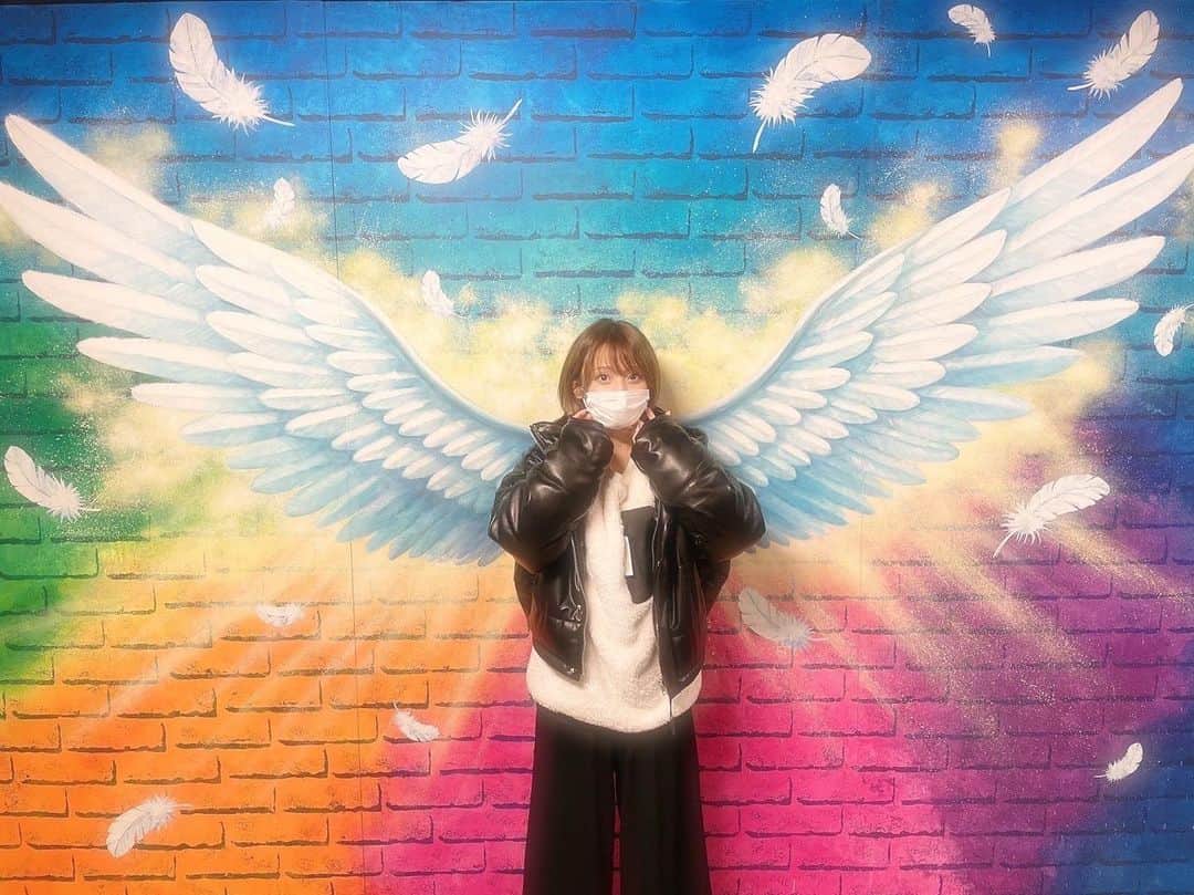 吉良りんのインスタグラム：「. . 高校までは本気で空を 飛べると思ってました うそだけど . #横浜　#中華街　#トリックアート」