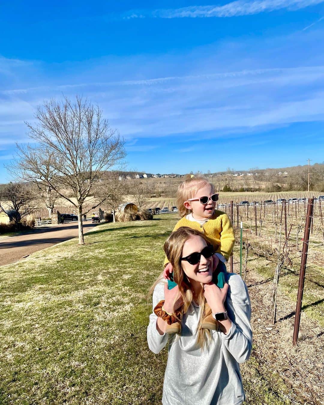 スペンサー・ロックのインスタグラム：「Alexa play Sunshine On My Shoulders… 🎶☀️💝」