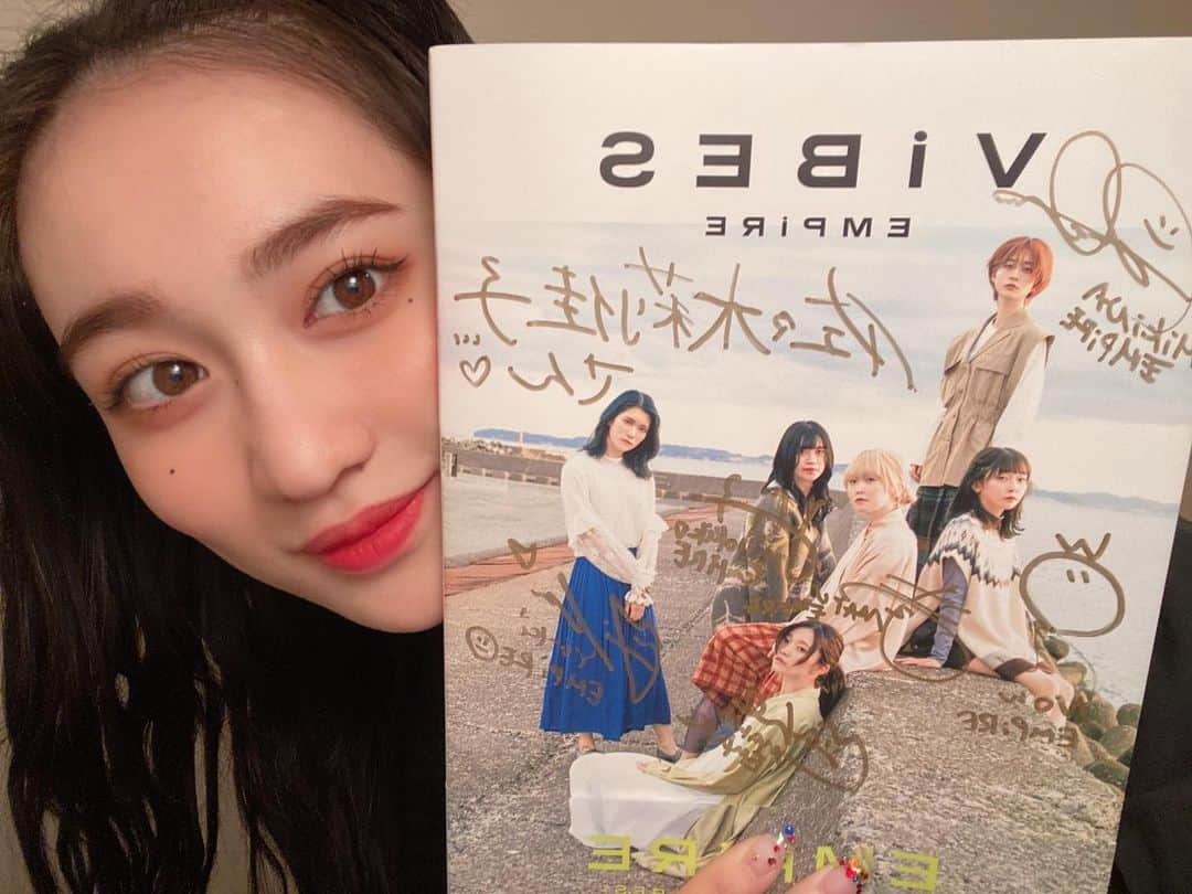 佐々木莉佳子さんのインスタグラム写真 - (佐々木莉佳子Instagram)「・ EMPiREの皆さん フォトブック発売おめでとうございます㊗️👼🏻💞  今回、有難い事に ダイスキなEMPiREさんのフォトブックに コメントを書かせていただきました🌷✨  （OMG😵‍💫）  嬉しすぎます… ありがとうございます☺️！  いつかお会い出来るのを 楽しみにしています…🙏🏻ﾗｳﾞﾃﾞｽ  #EMPiRE #神」2月21日 23時04分 - rikako_sasaki.official