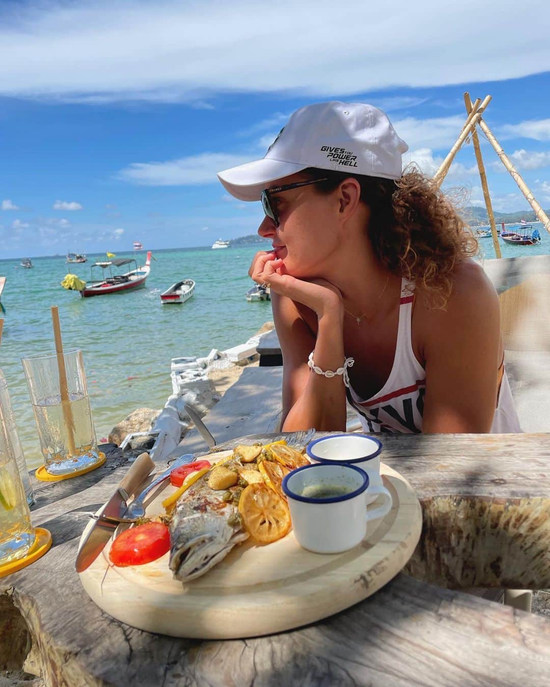 ズザンナ・ヤカボスのインスタグラム：「🐠🐠🐠szeretitek a halat?」