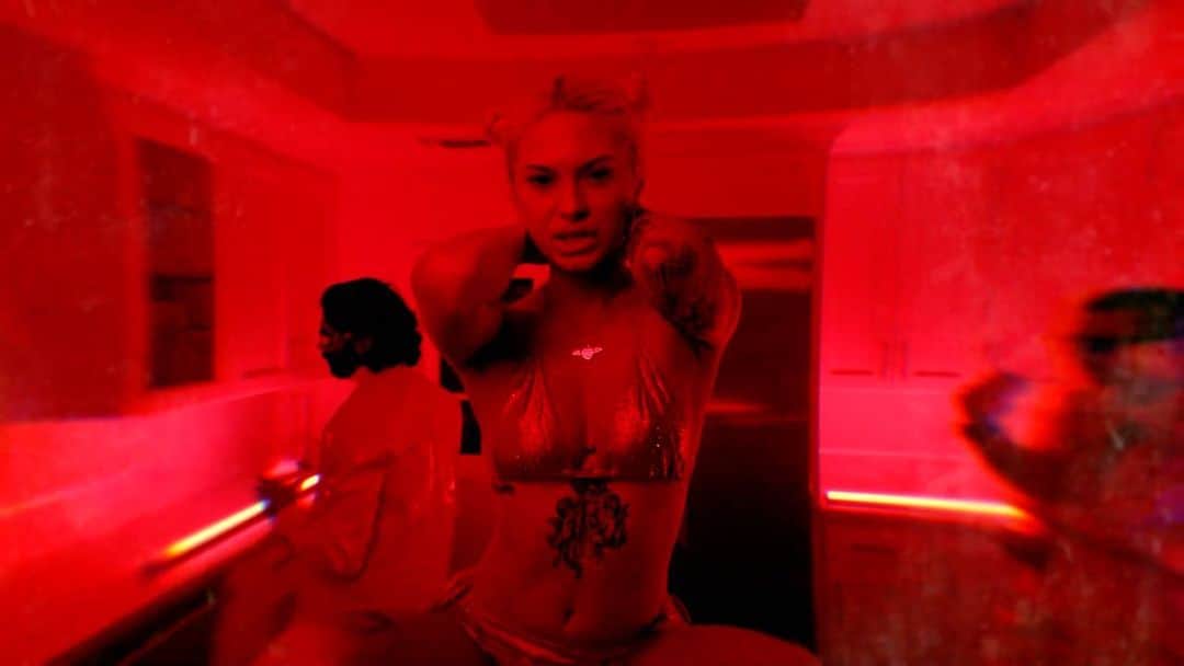 のインスタグラム：「1 FUCK 2 FUCK VIDEO WITH @5150_barbie」