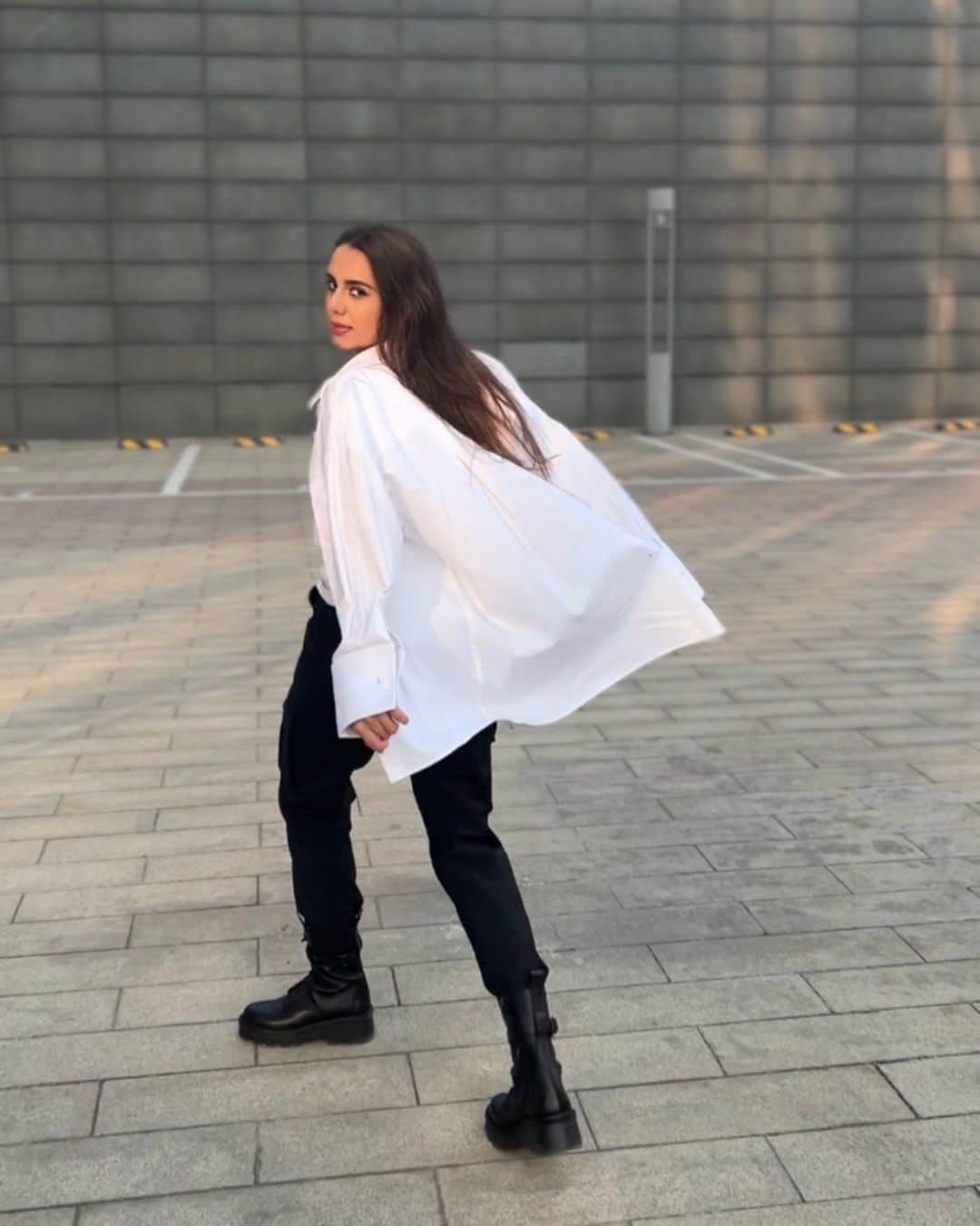 マルガリータ・マムンのインスタグラム：「Лечу навстречу борщу и котлетам! 🤣♥️」
