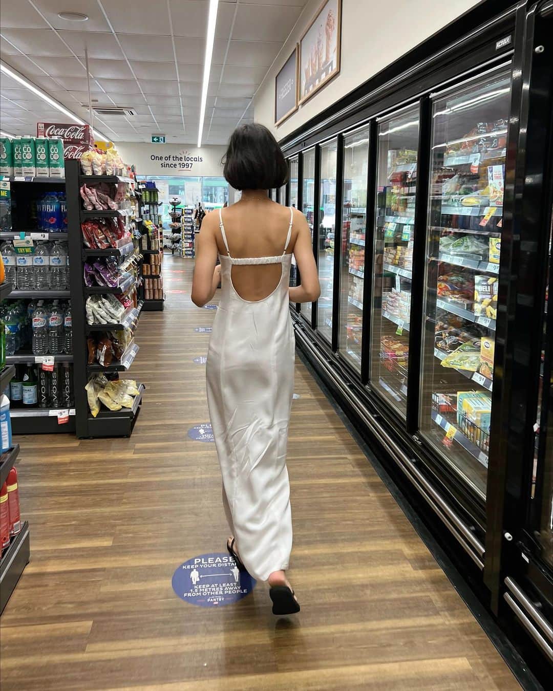 大屋夏南のインスタグラム：「Felt cute 🌷 前にポストしたドレス後ろもこんなに可愛いの🦋✨」