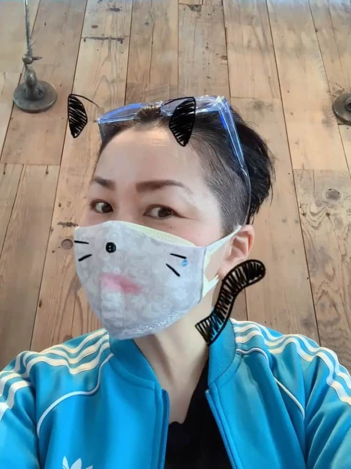 丸山典子のインスタグラム：「2022/2/22  ネコの日😽✨ですって♪  好きな数字ってこだわってよいと思う♡  思い出がある数ってありますよね✌️  #スーパーネコの日でしたw #ニンニン🥷も #transformationtuesday #quote #quotes #inspiring #motivation #fitnessquote  #youcandoit #justbringit #dreambig #success #staypositive #noexcuses #envywear #active #grind #pushpullgrind #focus #dedication」