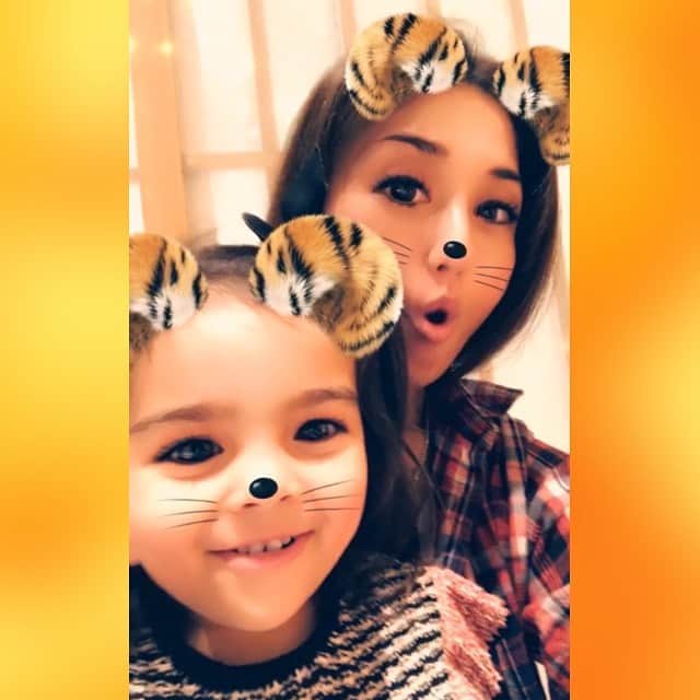 のインスタグラム：「↩︎↩︎↩︎↩︎↩︎↩︎↩︎↩︎↩︎↩︎10📸🎥  I wish we could meet up soon! I'm looking forward to the day when we can meet! Take care of yourself🇯🇵🇫🇷 Let's meet each other in good health👨‍👩‍👧‍👧🍀✨  #lovefamily #lovechildren #lovesisters👭  #socute #🇯🇵🇫🇷 #missyou #loveearth #loveall」