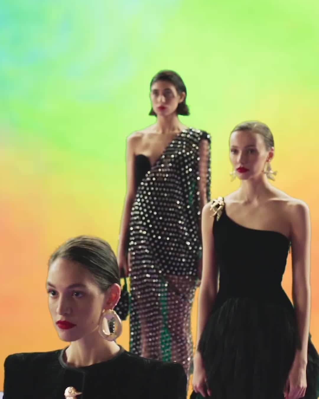 Fashion Weekのインスタグラム：「@raisavanessa FW 22 collection — live now on NYFW.com 💜」