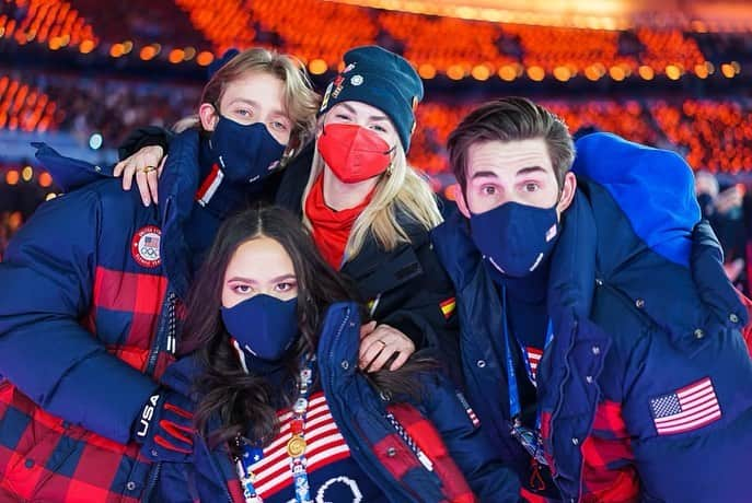 マディソン・チョックさんのインスタグラム写真 - (マディソン・チョックInstagram)「Last day in Beijing!! 🇺🇸🇨🇳 💙💛🖤💚❤️  #madisonchock #evanbates #chockbates #figureskating #icedance #olympics #winterolympics #beijing2022 #teamusa #usfigureskating #closingceremony #iceacademyofmontreal」2月22日 5時38分 - chockolate02