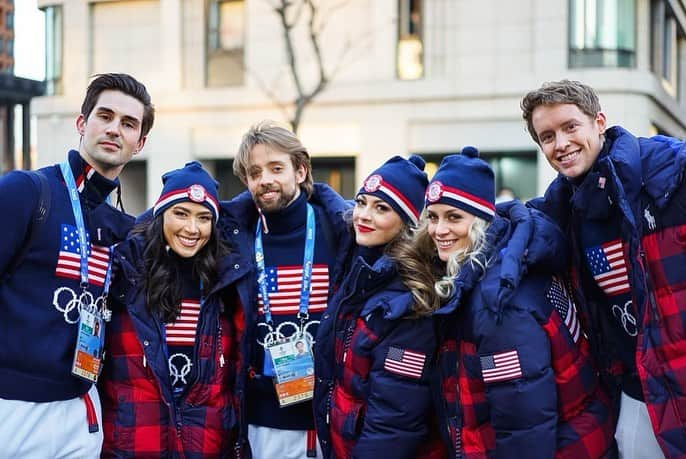 マディソン・チョックさんのインスタグラム写真 - (マディソン・チョックInstagram)「Last day in Beijing!! 🇺🇸🇨🇳 💙💛🖤💚❤️  #madisonchock #evanbates #chockbates #figureskating #icedance #olympics #winterolympics #beijing2022 #teamusa #usfigureskating #closingceremony #iceacademyofmontreal」2月22日 5時38分 - chockolate02