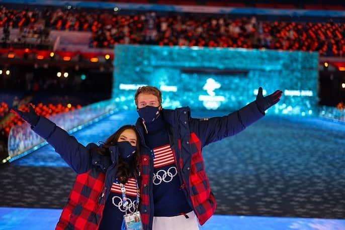 マディソン・チョックさんのインスタグラム写真 - (マディソン・チョックInstagram)「Last day in Beijing!! 🇺🇸🇨🇳 💙💛🖤💚❤️  #madisonchock #evanbates #chockbates #figureskating #icedance #olympics #winterolympics #beijing2022 #teamusa #usfigureskating #closingceremony #iceacademyofmontreal」2月22日 5時38分 - chockolate02