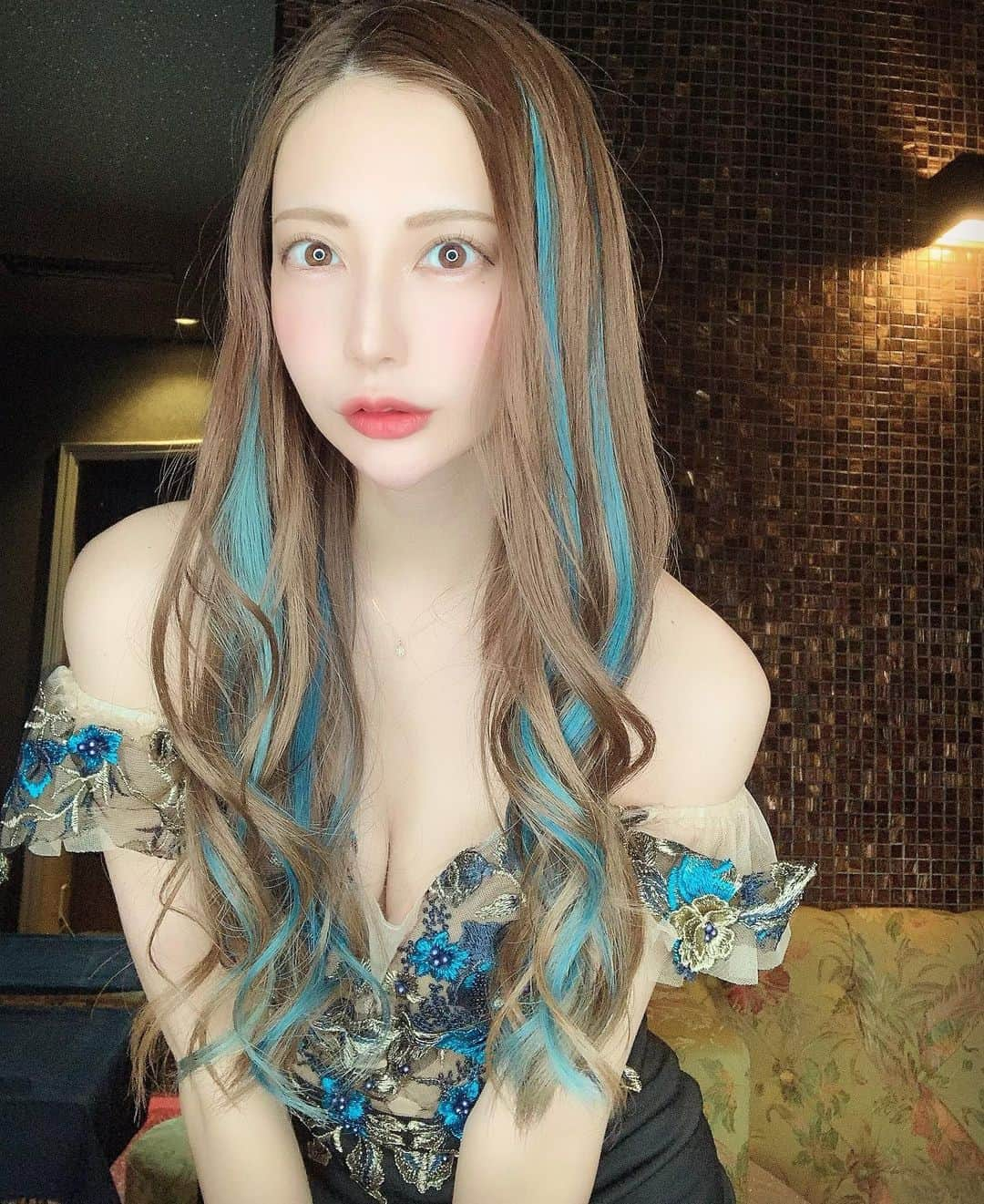 真野ゆりあさんのインスタグラム写真 - (真野ゆりあInstagram)「🐬💠💎❄️️💙 .  #青メッシュ  #派手髪女子  #キャバ嬢  #歌舞伎町 #フォロワー増やしたい  #コメント大歓迎  #followme  #instagood  #tagsforlikes」2月22日 6時19分 - mano_yuria