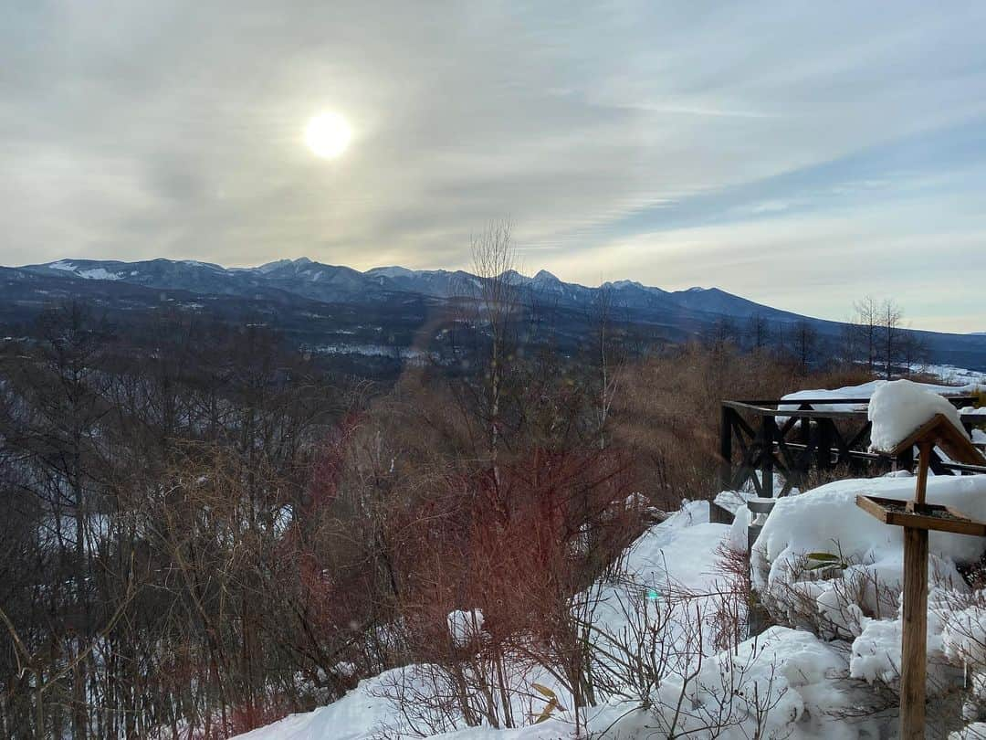 小川永子さんのインスタグラム写真 - (小川永子Instagram)「長野県蓼科へ🏔✨ 素晴らしい空気と、壮大な景色に、思わずため息が出るほど感動🥲 小鳥のさえずり、山々に囲まれる安心感、澄んだ空気に心が落ち着きます。 ２泊３日、あっという間でした。また来ます🚩 #蓼科 #茅野市  #小平奈緒選手  #北京五輪閉幕 #スキー女子  #ご飯も美味しかった #アナウンサー #長野移住 #いいね」2月22日 8時57分 - hisak03