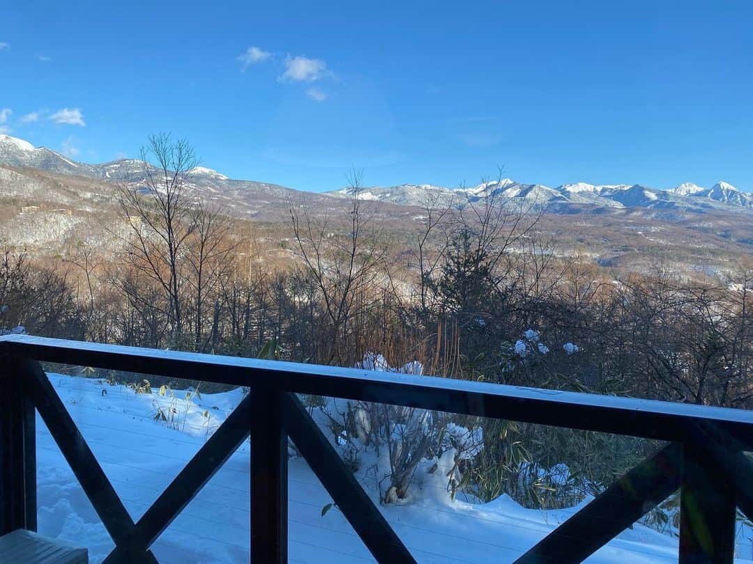 小川永子さんのインスタグラム写真 - (小川永子Instagram)「長野県蓼科へ🏔✨ 素晴らしい空気と、壮大な景色に、思わずため息が出るほど感動🥲 小鳥のさえずり、山々に囲まれる安心感、澄んだ空気に心が落ち着きます。 ２泊３日、あっという間でした。また来ます🚩 #蓼科 #茅野市  #小平奈緒選手  #北京五輪閉幕 #スキー女子  #ご飯も美味しかった #アナウンサー #長野移住 #いいね」2月22日 8時57分 - hisak03