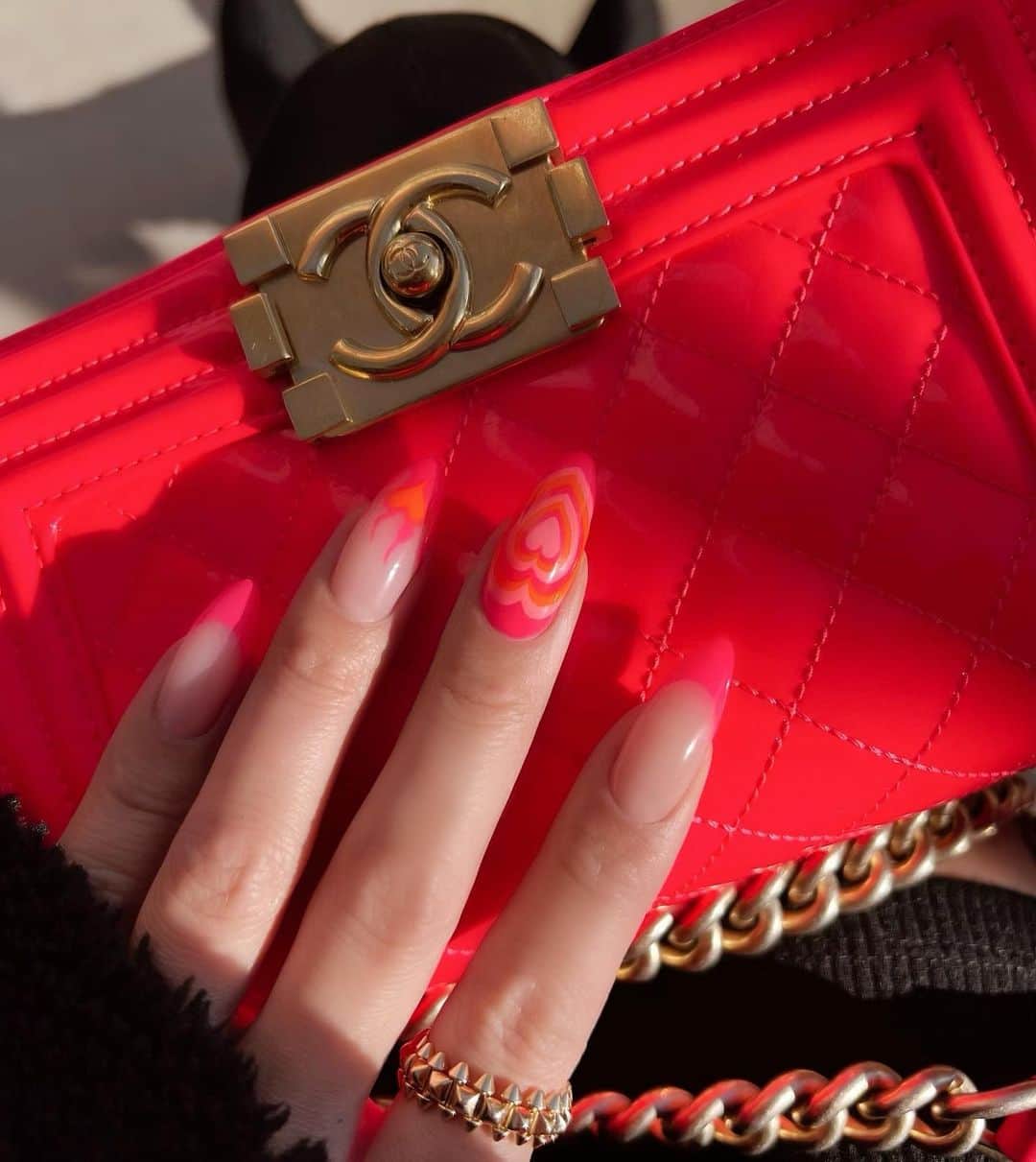 のインスタグラム：「Neon pink💖💅 #genkingnail  #nails」
