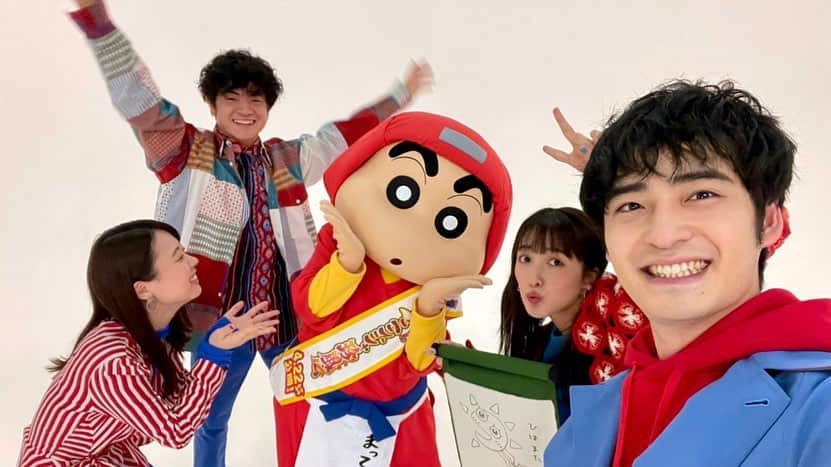 のインスタグラム：「『#映画クレヨンしんちゃん もののけニンジャ珍風伝』4月22日公開🥷🎬  この度クレヨンしんちゃんの世界に主題歌として仲間入りさせていただきます…‼︎ 光栄です…‼︎  「陽はまた昇るから」感動の予告編でちらりと聴けるのでぜひ🥷🌅」