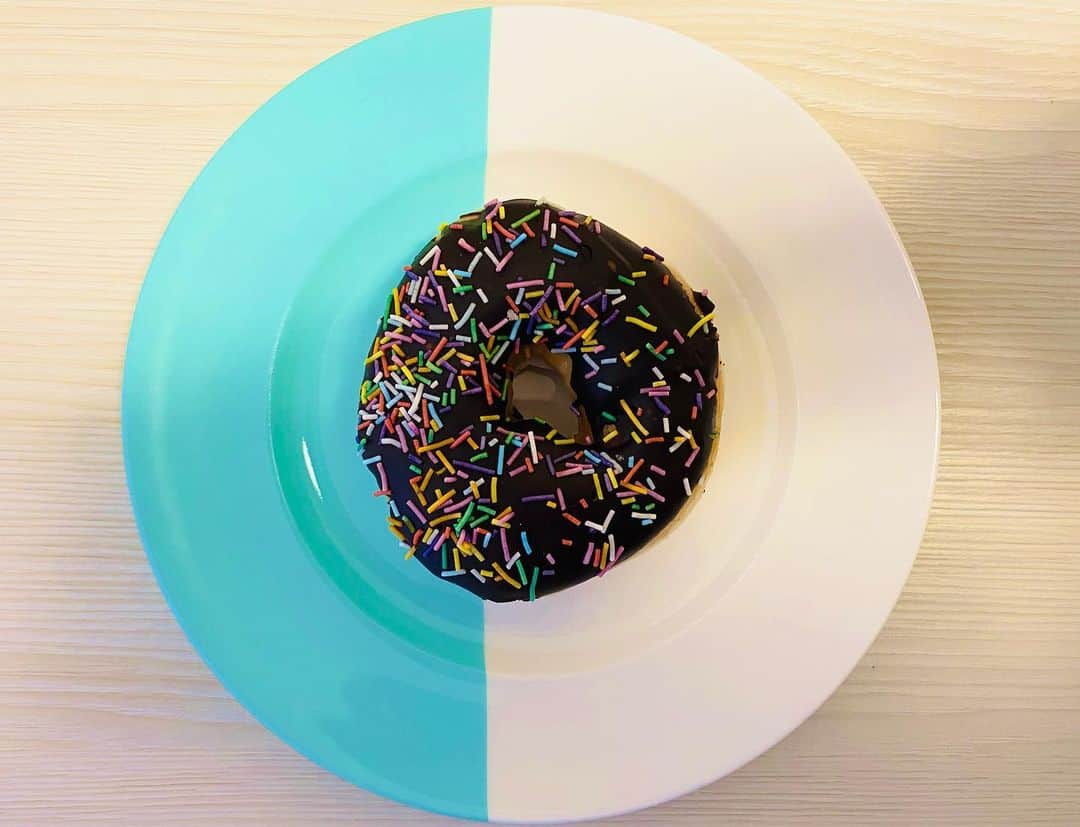 増田紗織さんのインスタグラム写真 - (増田紗織Instagram)「Chocolate sprinkle donuts🍩  本日はABCラジオ「音バズ」が25時からです！ぜひお聞きください！  #ドーナツ #おやつ #今日のおやつ #ドーナッツ #doughnuts #recess #snack #snacktime #dough #chocolatedoughnut #sprinkle #sprinkledonut」2月22日 21時17分 - saorimasuda_official