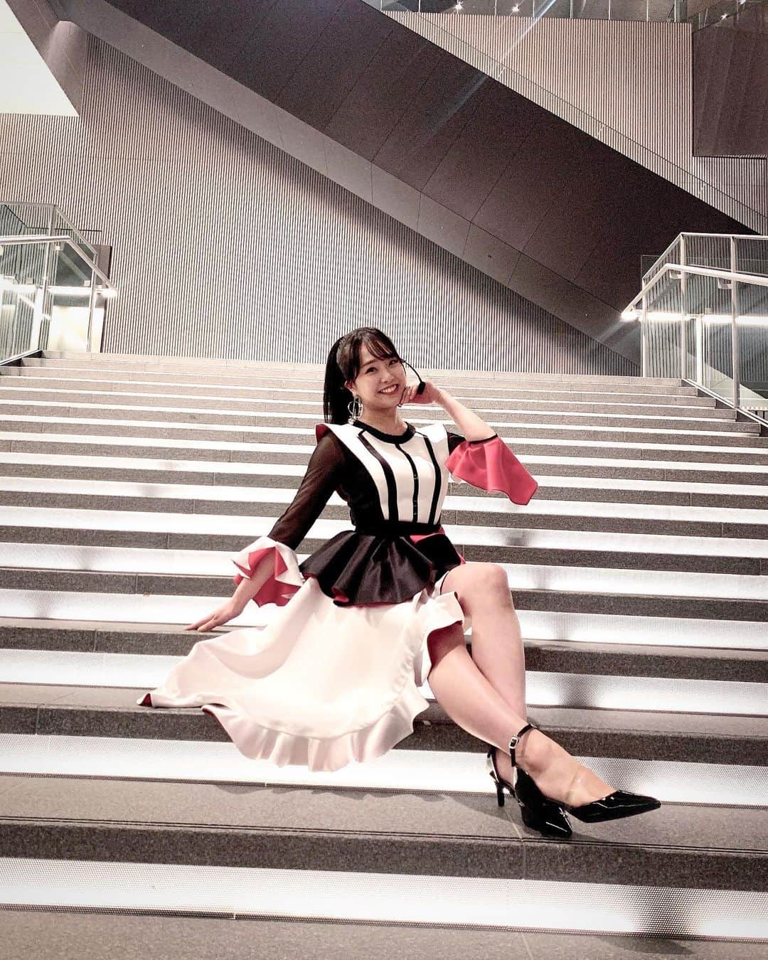加藤夕夏さんのインスタグラム写真 - (加藤夕夏Instagram)「⁡ ⁡ #NHK さん #うたコン ⁡ 中之島美術館で新曲 #恋と愛のその間には　披露させて頂きました🐱🖤❕ ⁡ 素敵な芸術作品の中、歌えて貴重な経験でした、、、皆さんもぜひ行ってみてくださいっ ⁡ ありがとうございました❕ ⁡ #NMB48」2月22日 21時52分 - uuka_nmb