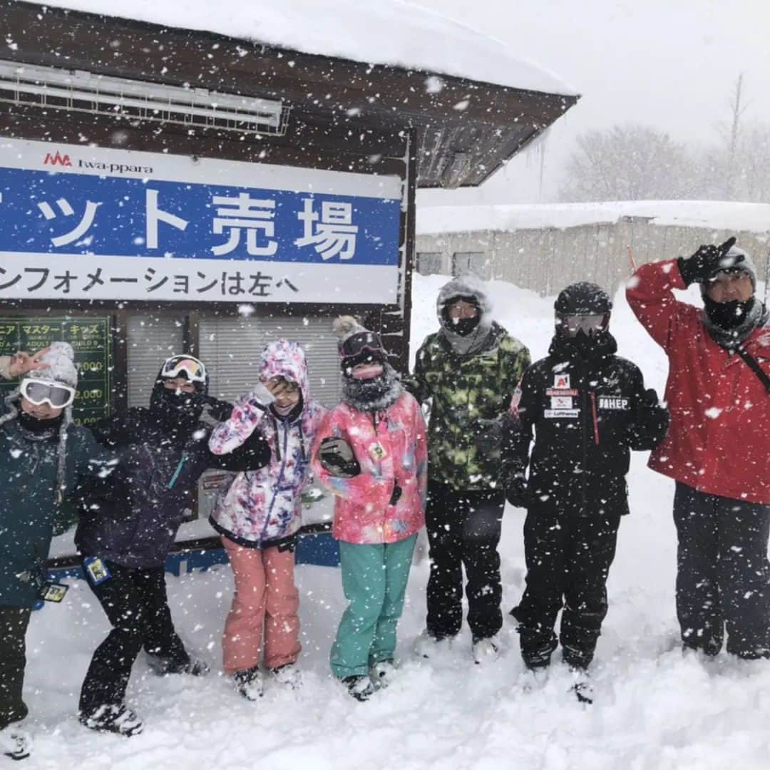 森下久美のインスタグラム：「昨日の岩原スキー場🎿ゴルフ仲間と😄✨ ずーっと雪が降ってたょ❄️❄️❄️  #岩原スキー場#スキー#ski#越後湯沢#ゴルフ#golf#ゴルフ大好き女子#イマージュ#image#モデル#model#森下久美#kumimorishita」