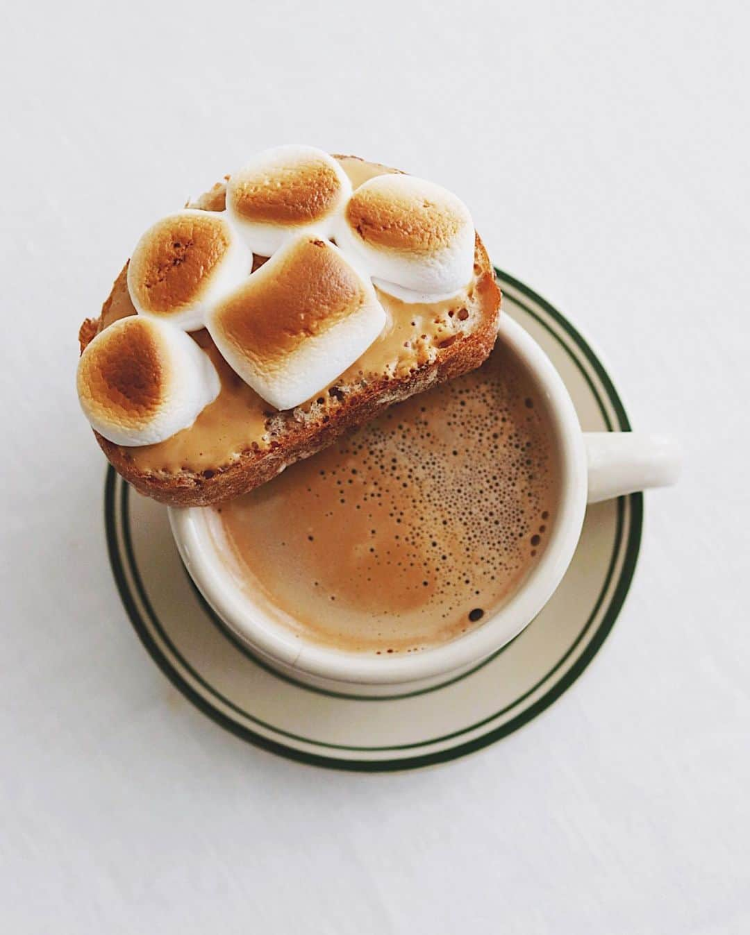 樋口正樹さんのインスタグラム写真 - (樋口正樹Instagram)「marshmallow toast ☕️ . おやつにコーヒーと マシュマロトースト、 猫の肉球アレンジで🐾 . . . #スーパー猫の日 #猫の日 #肉球 #マシュマロトースト #マシュマロ #トースト #肉球マシュマロトースト #肉球トースト #マシュマロ #エイワのマシュマロ #ピーナッツクリーム #アンデルセン #ライ麦パン #ファーマーズブレッド #リビー #ヴァイスロイ #andersen #marshmallowtoast #catpaws #marshmallow #🐾」2月22日 15時14分 - higuccini