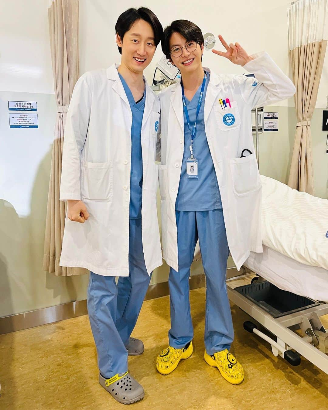 シン・スハンさんのインスタグラム写真 - (シン・スハンInstagram)「오늘이 벌써 마지막 :> 고생많았습니다😭 #고스트닥터#ghostdoctor#tvn#비#김범#유이#손나은」2月22日 15時37分 - shinsoo0825